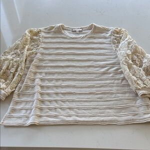 Anthropology Cream Lace Sleeve Women's Top Size: M NWOT ✨